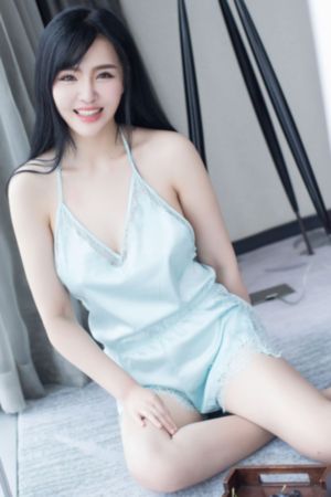 老师穿着旗袍肉色丝袜让我玩_HD在线观看高清